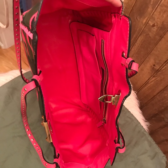 SOLD❤️Valentino Rockstud camo Crossbody hot pink - Picture 5 of 8